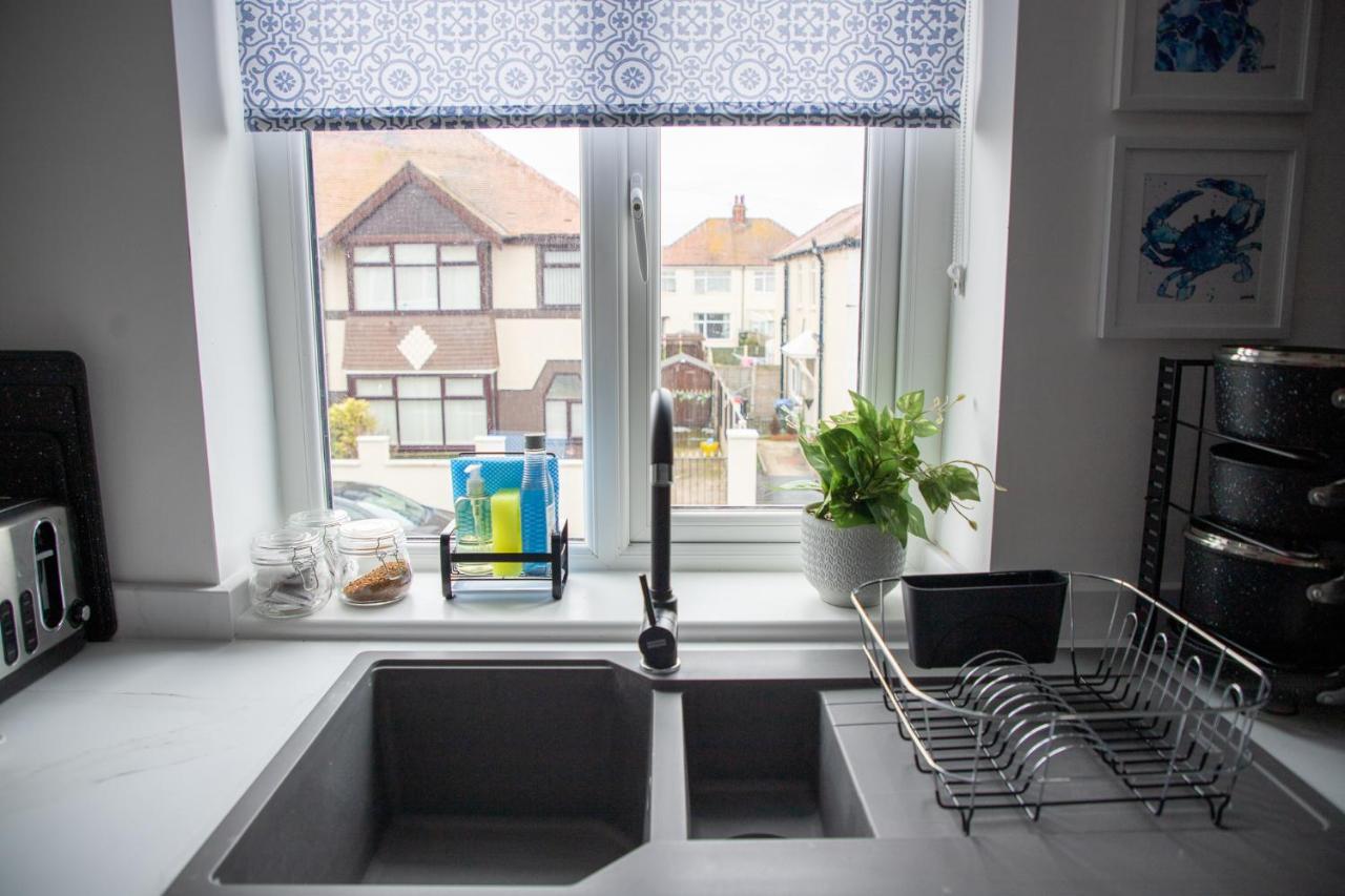 Wave Stays - First Floor Apartment Cleveleys Eksteriør billede